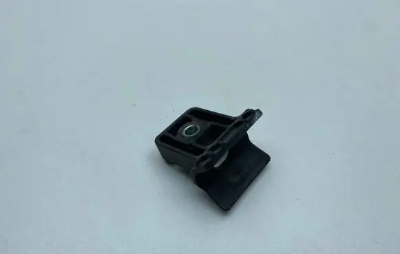 Radiator mount bracket