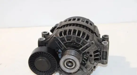 BMW 1 E81 E87 Generator/alternator 7550469