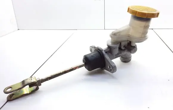 Subaru Forester SF Clutch slave cylinder 