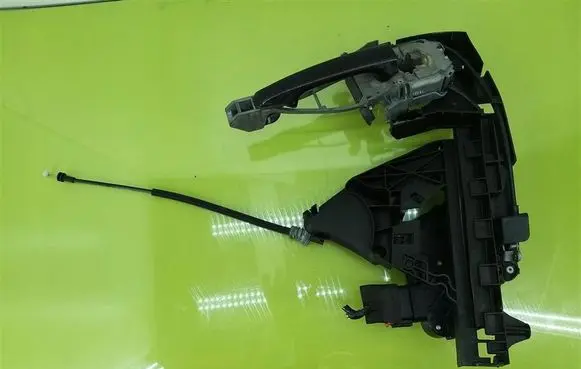 Volvo V50 Front door lock 985914