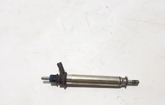 Mercedes-Benz GLC C253 Fuel injector A2560705600