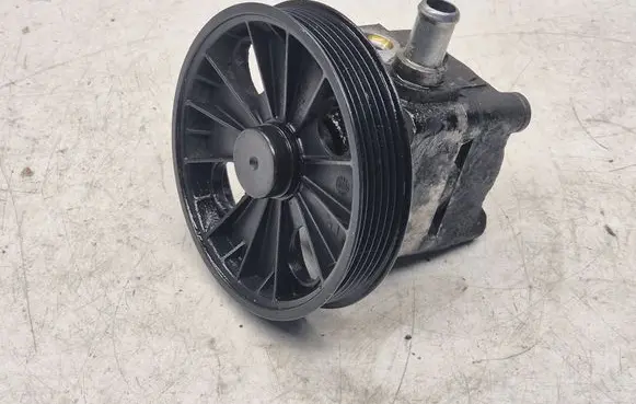 Volvo XC90 Power steering pump 30665098