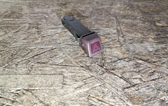 Volvo S40 Hazard light switch 8651399 03W371 4970