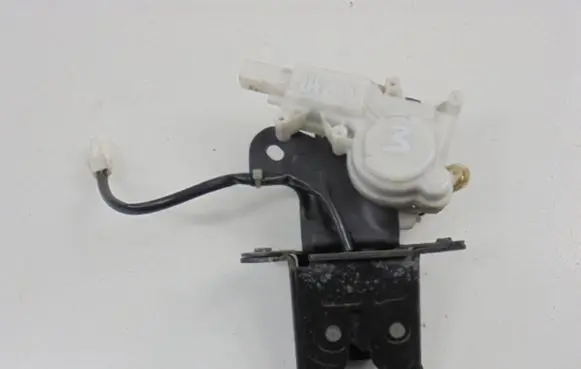 Tailgate/trunk/boot lock/catch/latch