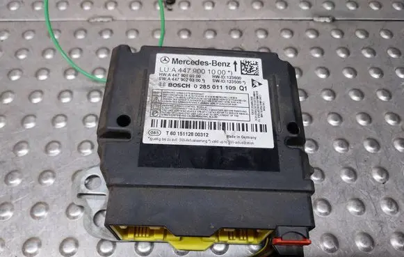 Mercedes-Benz Vito Viano W447 Airbag control unit/module S26380791 A4479001000