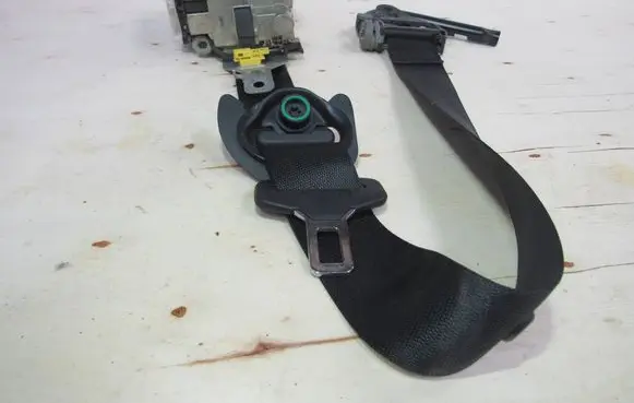 Mercedes-Benz ML W166 Front seatbelt A1668603886