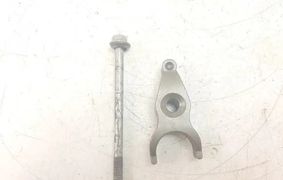 Toyota Hilux (AN10, AN20, AN30) Fuel Injector clamp holder