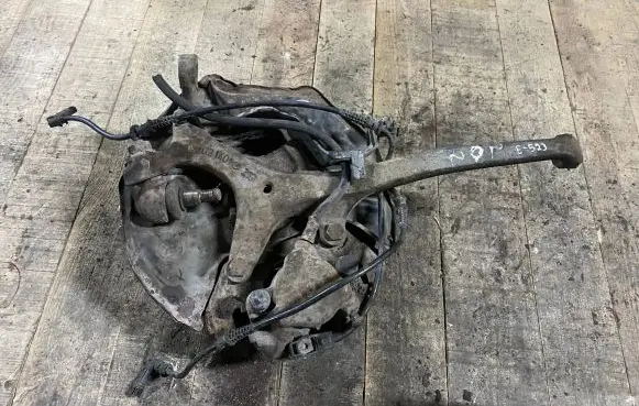 Mercedes-Benz CLK A208 C208 Front wheel hub 2021401