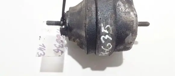 Audi A4 S4 B5 8D Engine mount bracket 8d0199379j