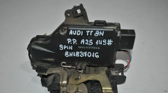 Audi TT Mk1 Front door lock 8N1837016