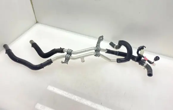 Toyota Prius+ (ZVW40) Coolant pipe/hose 8212447040