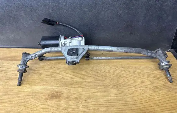 Opel Vivaro Front wiper linkage and motor