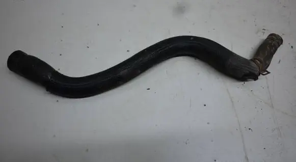Engine coolant pipe/hose