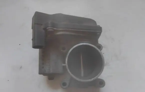 Volkswagen Polo Throttle valve 03C133062B