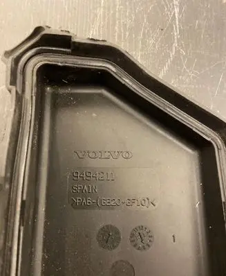 Volvo V70 Fuse box cover 9494211