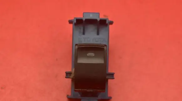 Toyota Corolla Verso E110 Electric window control switch 84810-05070