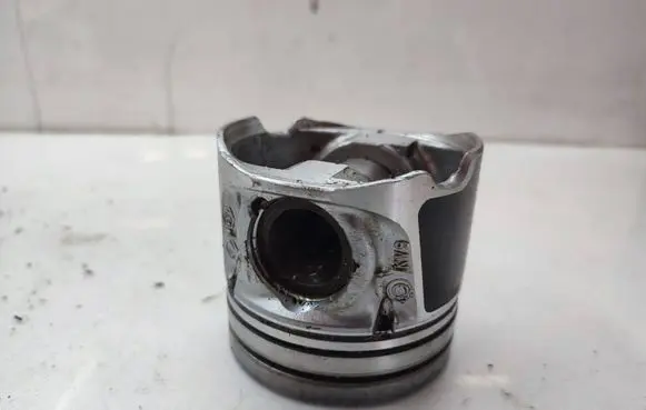 Renault Trafic II (X83) Piston 10653