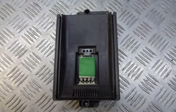 Skoda Octavia Mk1 (1U) Heater blower fan relay 