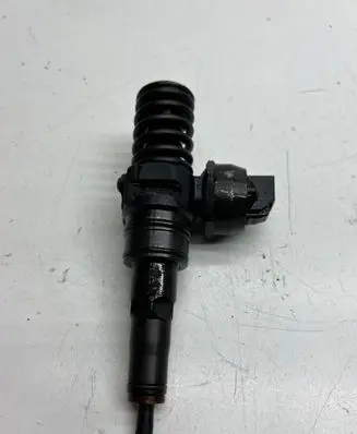 Volkswagen PASSAT B5.5 Fuel injector 038130073BA