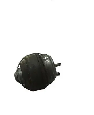 Volvo V70 Engine mount bracket