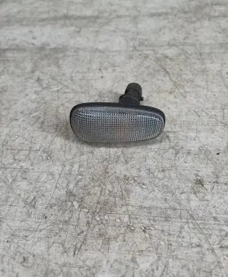 Front fender indicator light