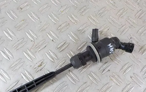 Clutch slave cylinder