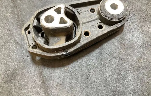 Ford Puma Engine mount bracket