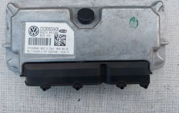 Volkswagen Golf V Engine control unit/module 03C906024CK