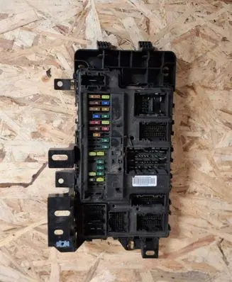 Ford Mustang VI Fuse module JR3T15604