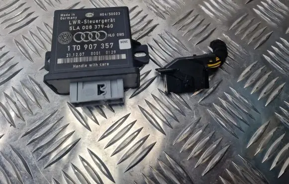 Volkswagen Golf V Light module LCM 1T0907357