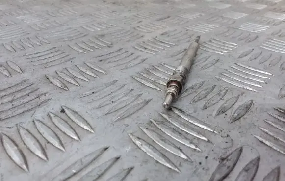 Volkswagen PASSAT B7 Glow plug 03L963319 0250403007