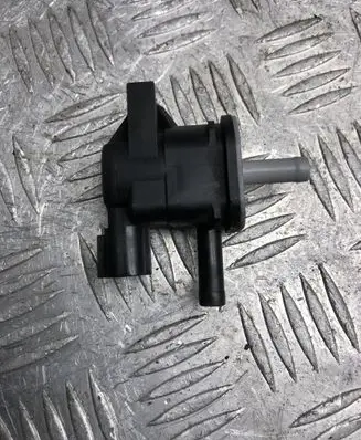 Lexus RX 450H Vacuum valve 9091012276 1362007010