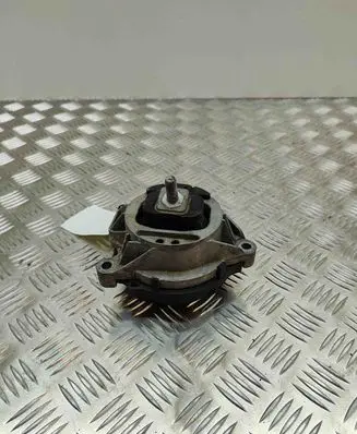 Engine mount bracket
