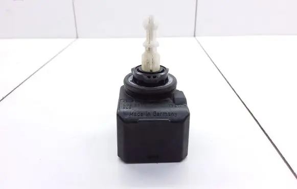 Headlight level adjustment motor