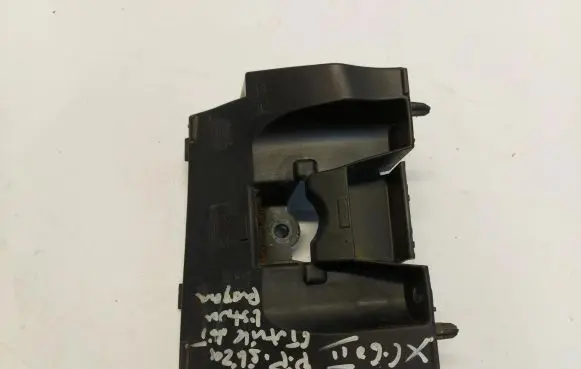 Volvo XC60 Fender mounting bracket 32216698