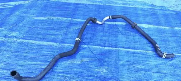 Mercedes-Benz ML W164 Engine coolant pipe/hose A1645062135