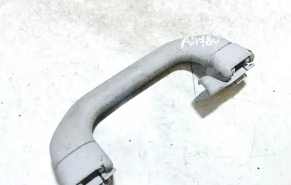 Volkswagen Golf III Front interior roof grab handle 1h0857607