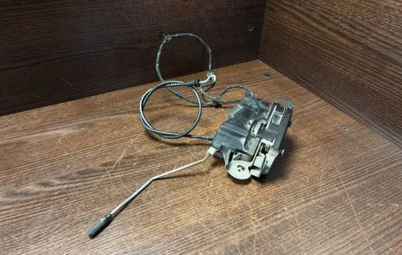 Mercedes-Benz Vito Viano W639 Front door lock A2C53090790