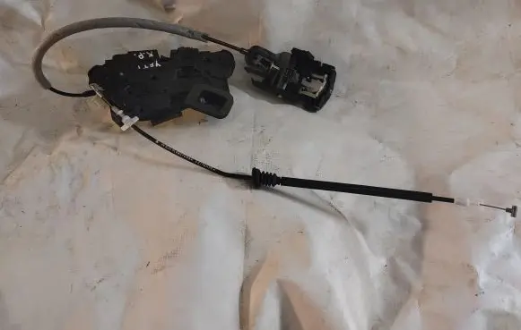 Skoda Yeti (5L) Front door lock (next to the handle) 527680