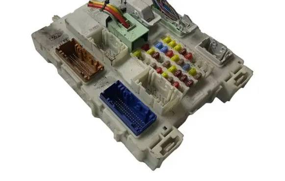 Ford Focus Fuse module GV6T14A073DE 0F20000 1940013773