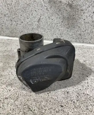Volkswagen Golf IV Throttle valve 036133062B