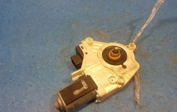 Audi A5 Sportback 8TA Vent window/glass motor 8T0959801A