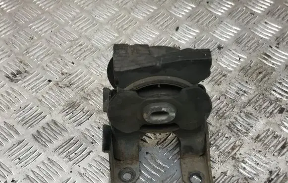 Nissan Leaf I (ZE0) Engine mount bracket