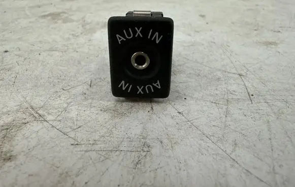 Volkswagen PASSAT B6 AUX in-socket connector 5M0035724