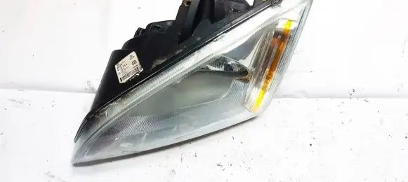 Ford Focus Headlight/headlamp 4M5113W030BD 4M51-13W030-BD