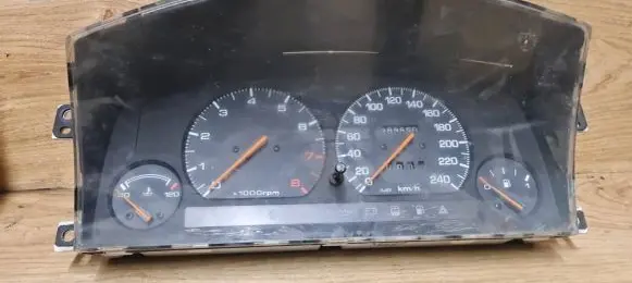 Mazda 626 Speedometer (instrument cluster) GL84C