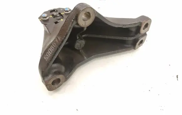 Hyundai Santa Fe Engine mounting bracket S90607A