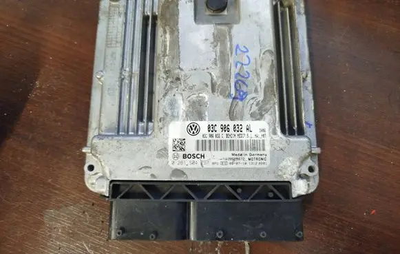 Volkswagen Golf V Engine control unit/module 03C906032AL 03C906032C