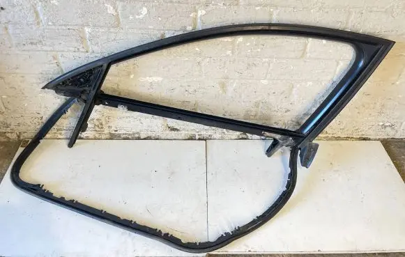Audi A6 S6 C6 4F Front door window/glass frame 4F0837629