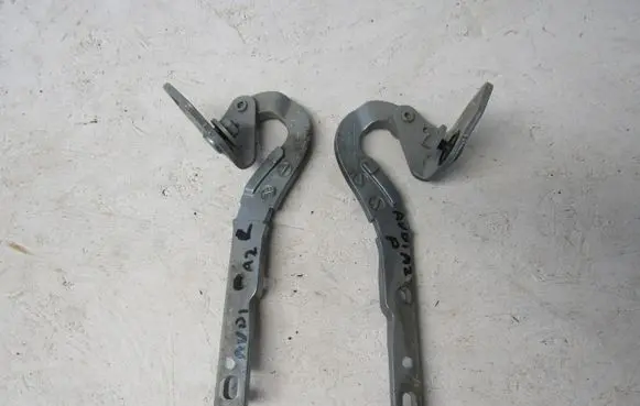 Audi A2 Tailgate/trunk/boot hinge 8Z0827299B